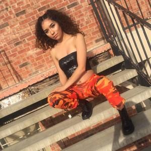 Meet your Posher, Vanessa